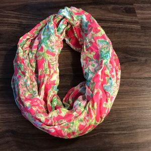 Lilly Pulitzer infinity scarf. NWOT southern charm